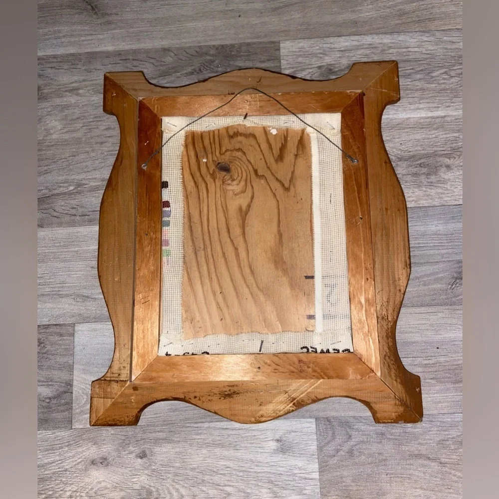 Vintage Embroidery needlepoint canevas framed on curved hems wood frame - Picture 5 of 12
